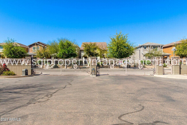 Building Photo - NORTH PHOENIX HOME IN GATED COMMUNITY!