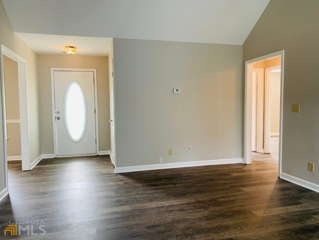 Building Photo - 61 Garden Hills Dr