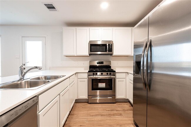 Building Photo - 913 Oak Mist Ln