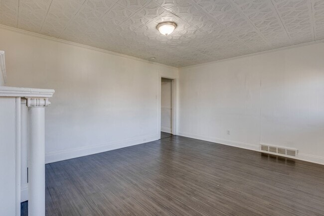 Building Photo - Available MAY 2026 - Beautiful 2 bedroom home in Mt Washington!