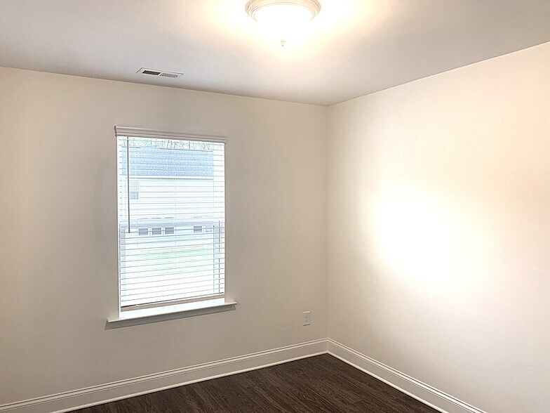 Building Photo - 112 Pullen Dr