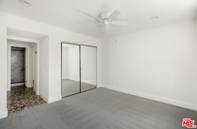 Building Photo - 10982 Roebling Ave