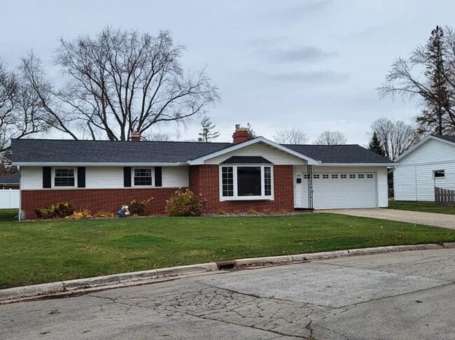 Primary Photo - 1798 Chateau Dr