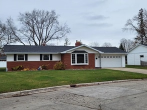 Building Photo - 1798 Chateau Dr