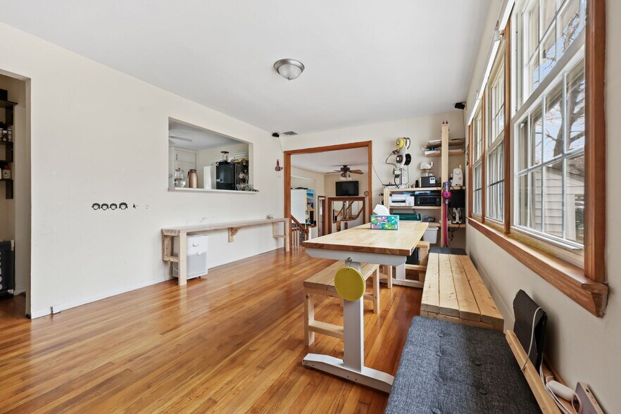 Building Photo - 2881 Meadowcrest Dr