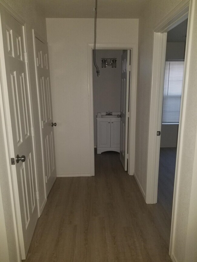 Building Photo - 1724 27th St