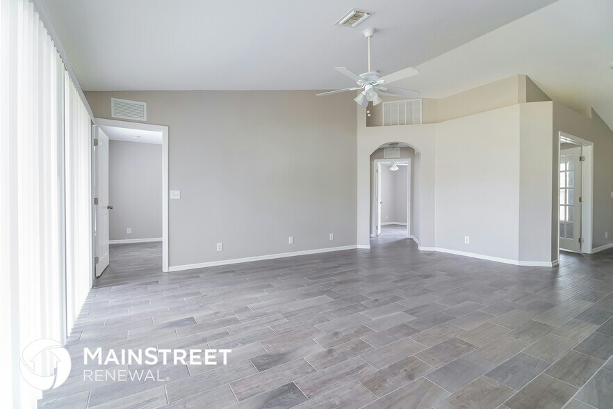 Building Photo - 3010 SW 11th Pl