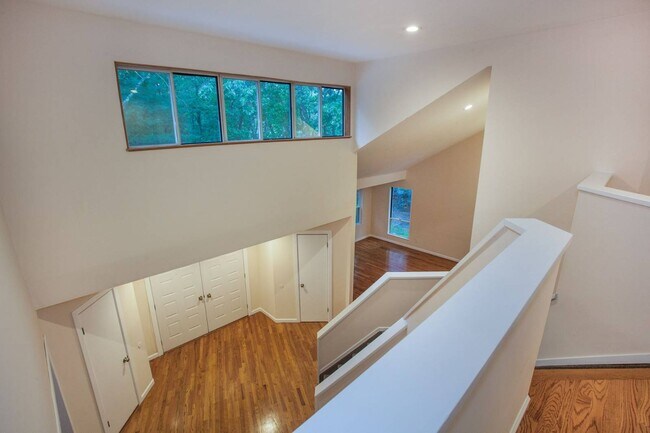 Building Photo - 12 N Ridge Rd