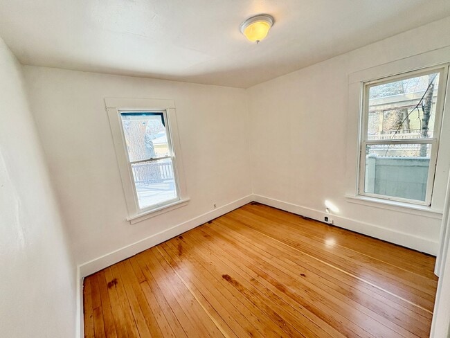 Building Photo - Beautiful Remodeled 2 Bedroom 1 Bathroom H...