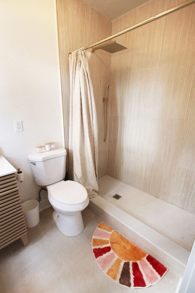 Building Photo - 102 W Emma St