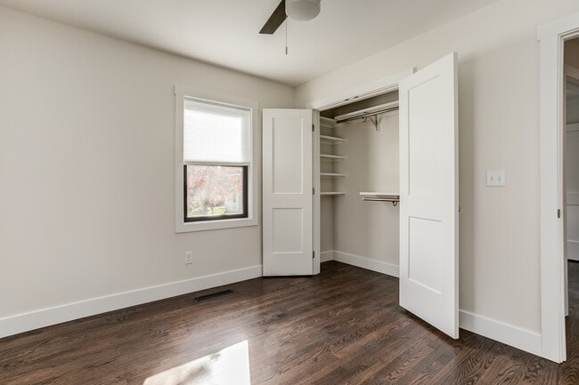 Building Photo - 4721 W 61st Terrace