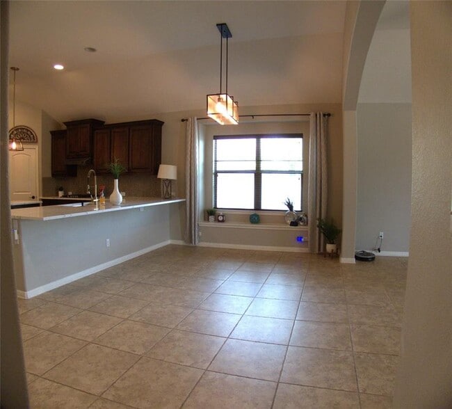 Building Photo - 14400 Senia Bend