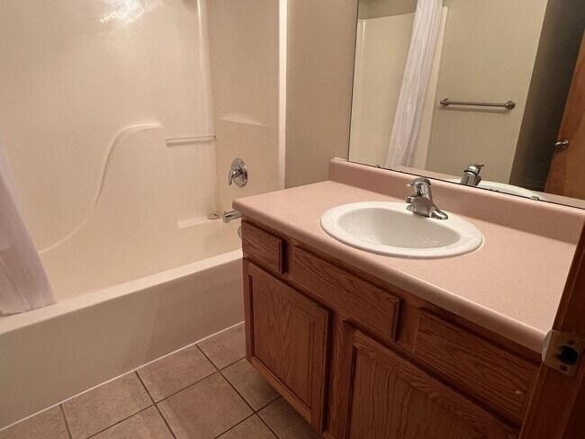 Building Photo - Orchard Crest Home with Willard Schools