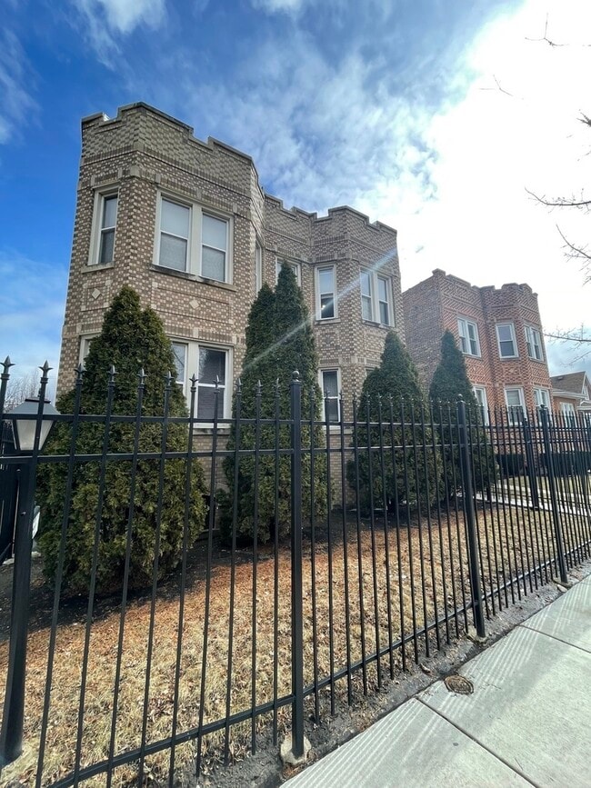 Building Photo - 2651 W 65th St