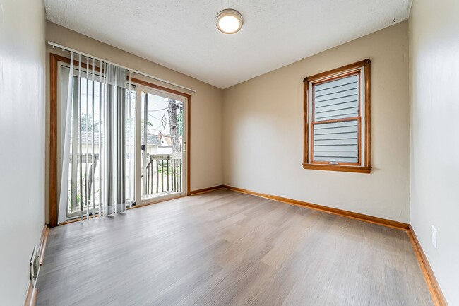 Building Photo - Beautiful 3 beds, 1.5 bathroom home with b...