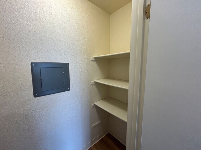 Building Photo - Large, 2 BR / 2 BA with Cathedral Ceilings, Washer and Dryer!