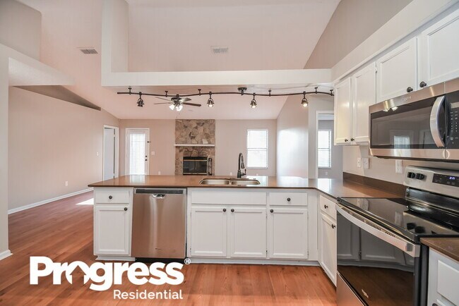 Building Photo - 8155 Pineverde Ln