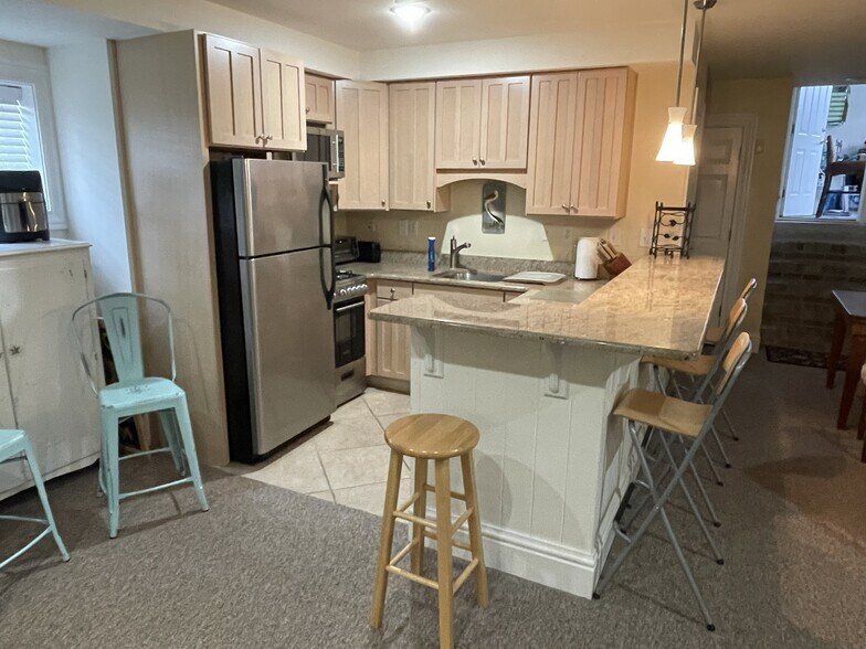Building Photo - 3840 Bay Oaks Pl