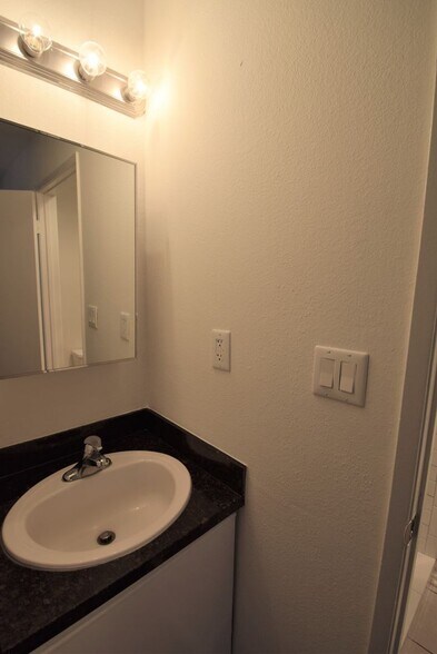 Building Photo - 5002 Tujunga Ave