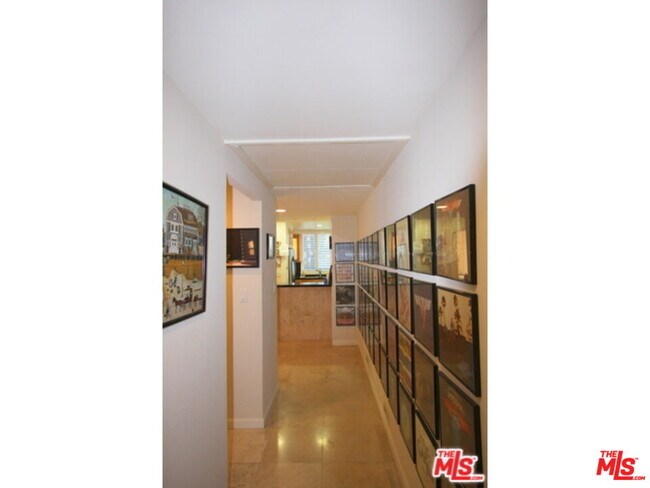 Building Photo - 2160 Century Pk E