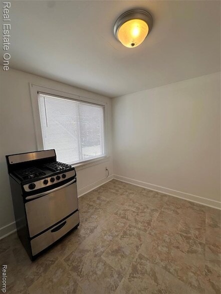 Building Photo - 122 W Houstonia Ave