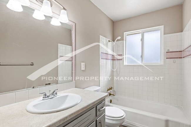 Building Photo - Spacious 4-Bed, 2-Bath Home with Finished ...