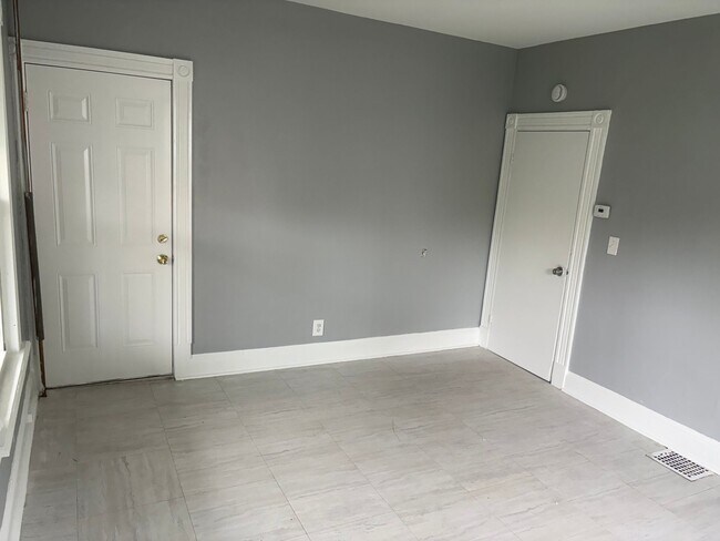 Building Photo - 563 East St