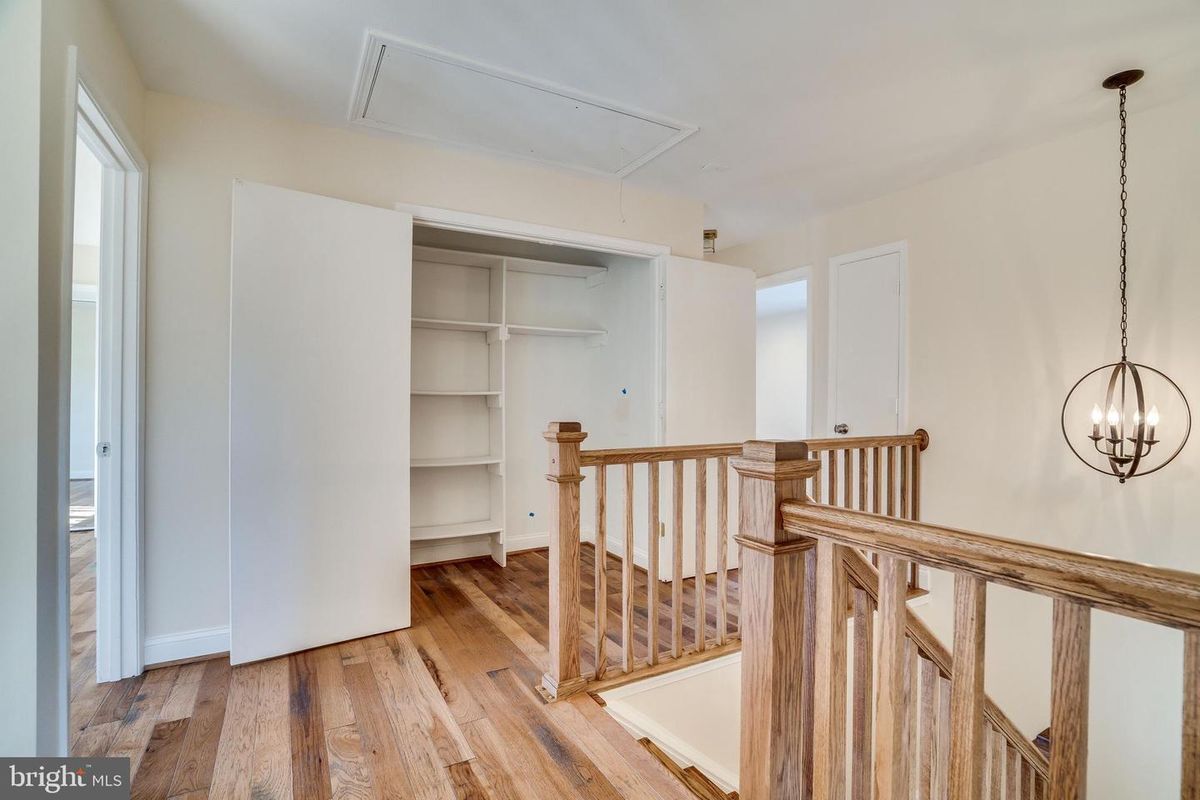 Building Photo - 6505 Gretna Green Way