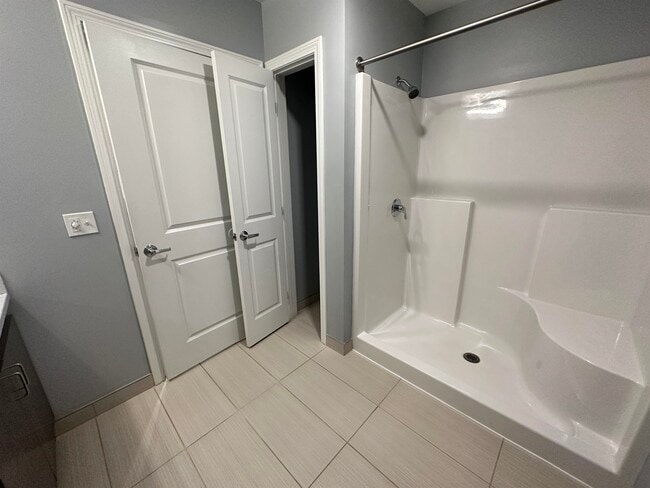 Building Photo - 52 E Ridge Dr