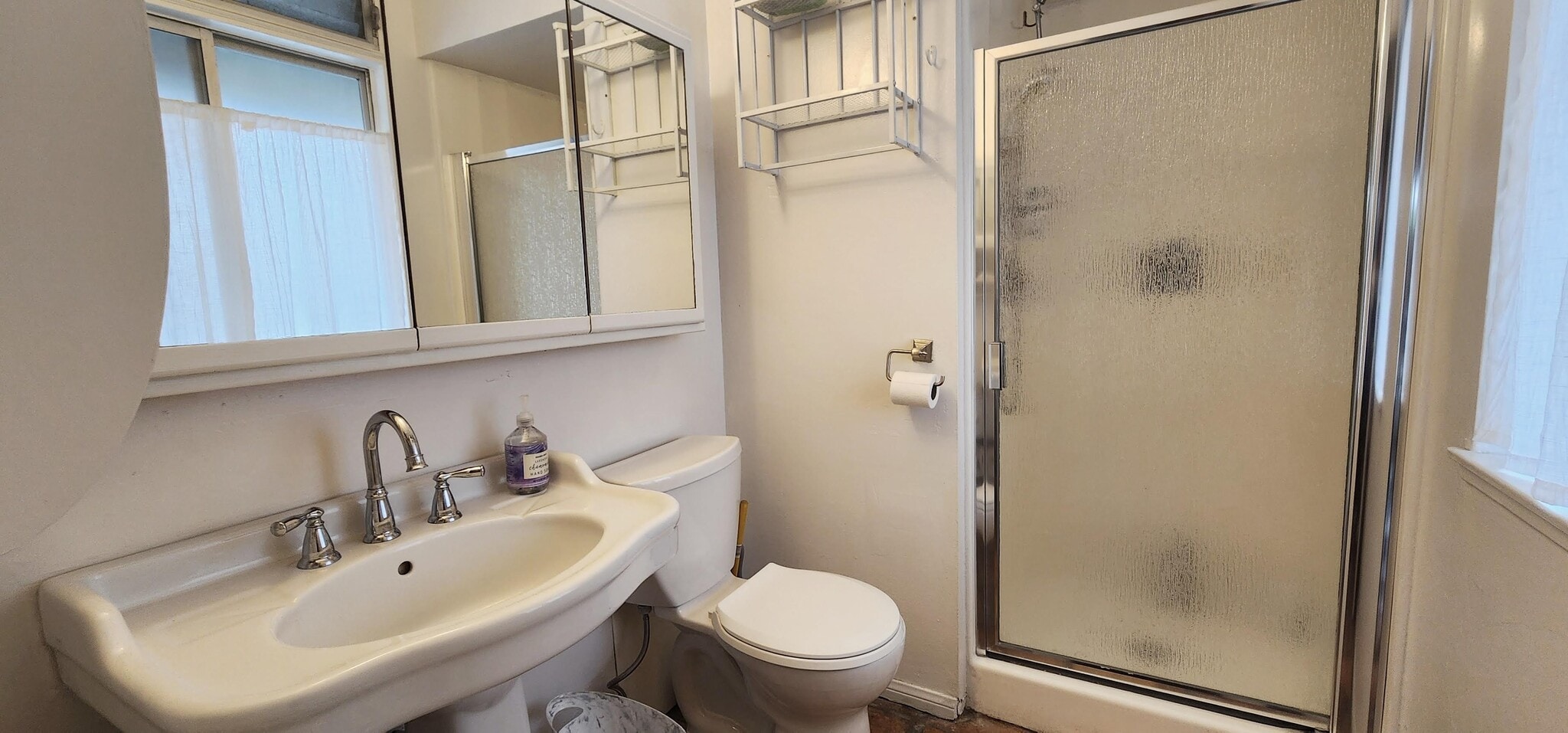 bathroom - 682 Carlo Dr