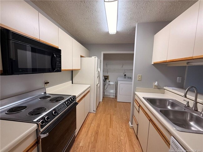 Building Photo - 663 Bartons Landing Pl