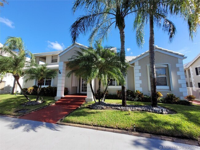 Building Photo - 2850 N Oakland Forest Dr