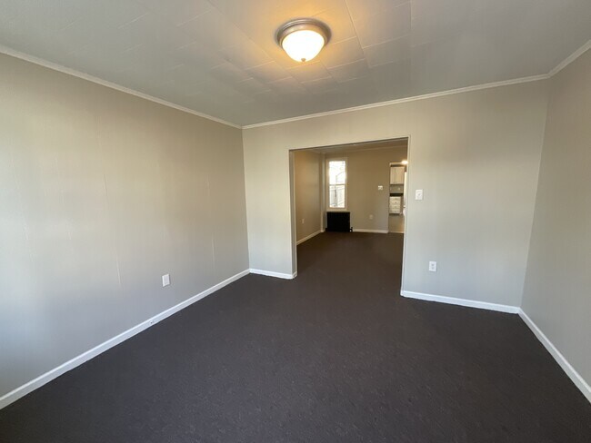 Building Photo - 625 Vander Ave