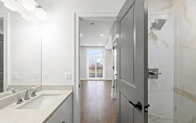 Building Photo - Modern Features Columbia Heights Neighborhood 2 Bedroom 2 Bath Condo with Balcony Pet Friendly