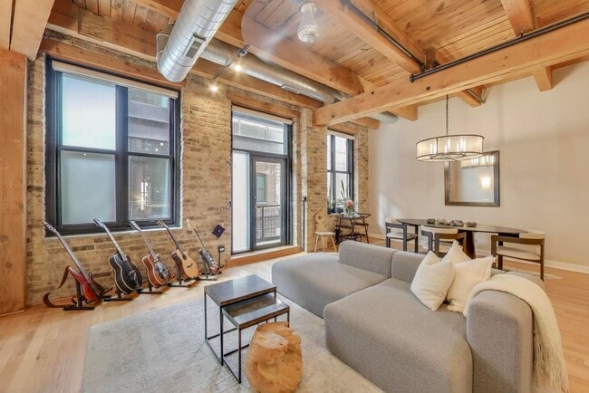 Building Photo - 154 W Hubbard St