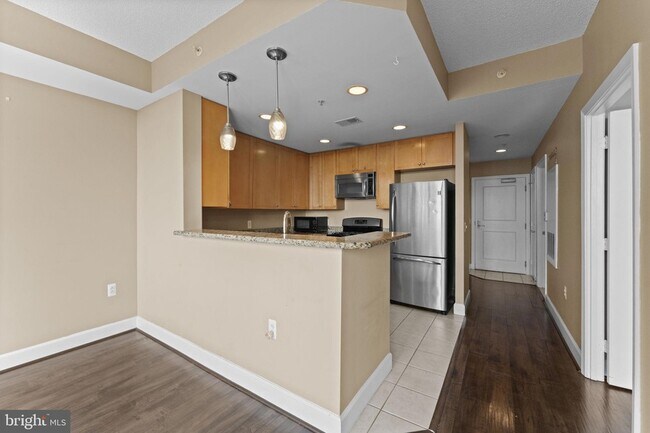 Building Photo - 3600 S Glebe Rd