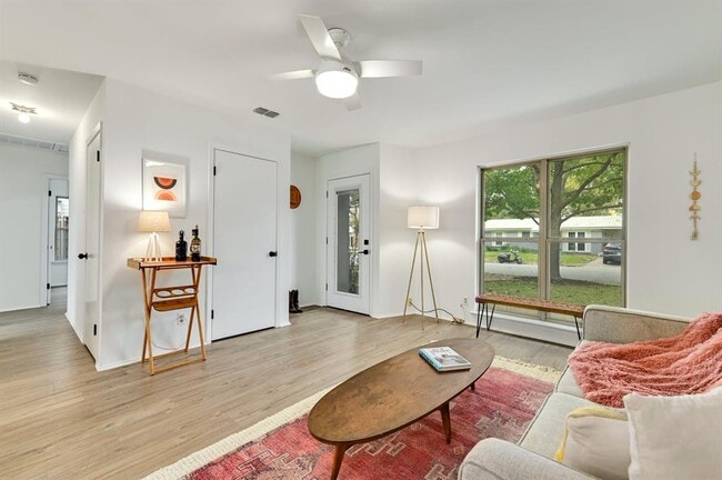 Building Photo - 608 Amesbury Ln