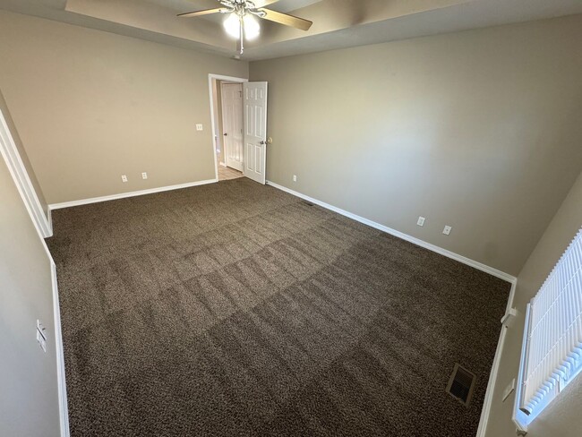 Building Photo - Great  3 bedroom - 2 bathroom - 2 car gara...