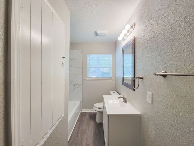 Building Photo - RECENTLY REMODELED 4 BEDROOM 2 BATH LEASE HOME WITH ALL THE UPGRADES.  CHECK THIS OUT.  WON'T LAS...