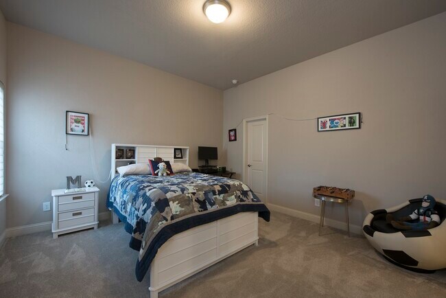 Building Photo - 7 Yellowstar Ct