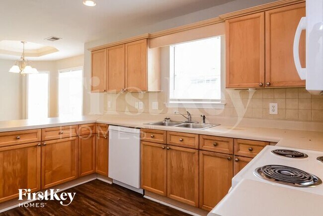 Building Photo - 139 Flagstone Ln