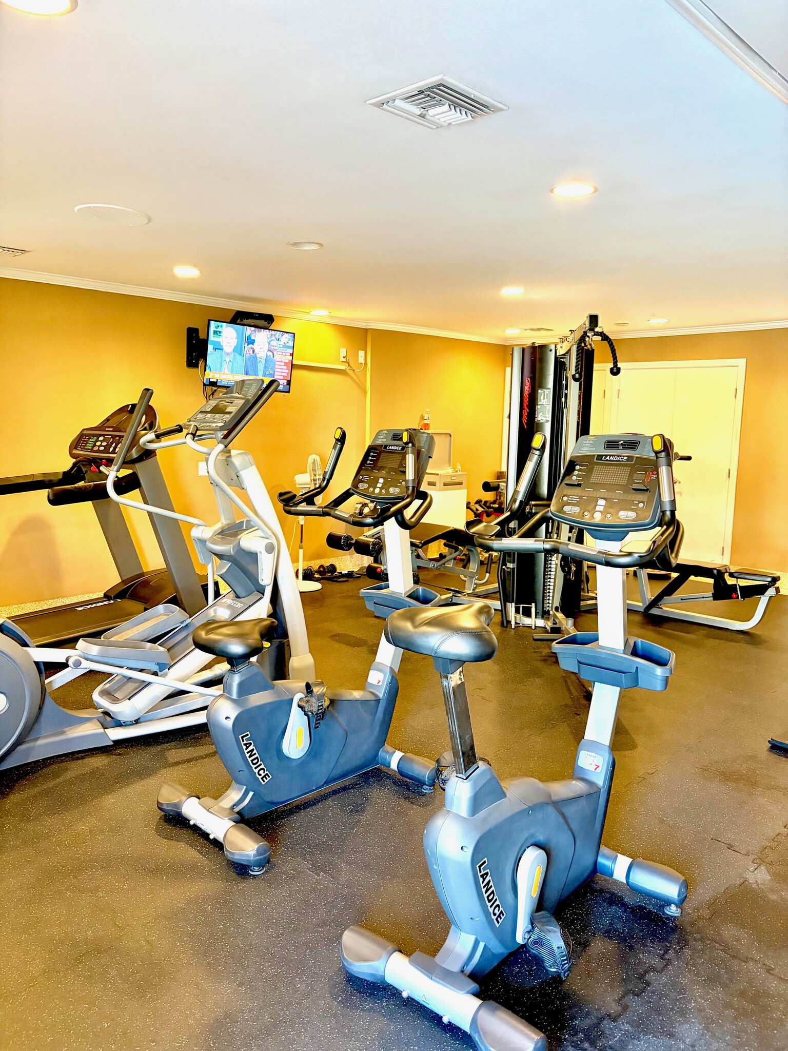 Building Photo - 43376 Cook St