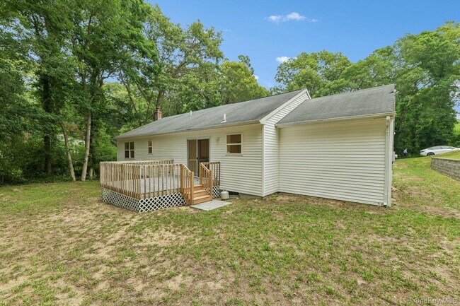 Building Photo - 22 Red Maple Rd