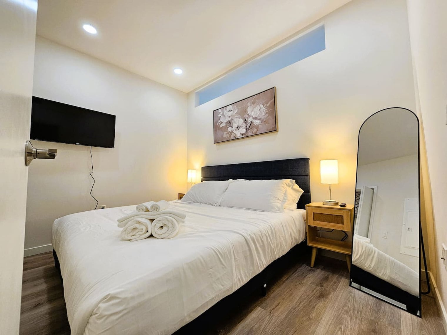 Building Photo - 501 N Perth St