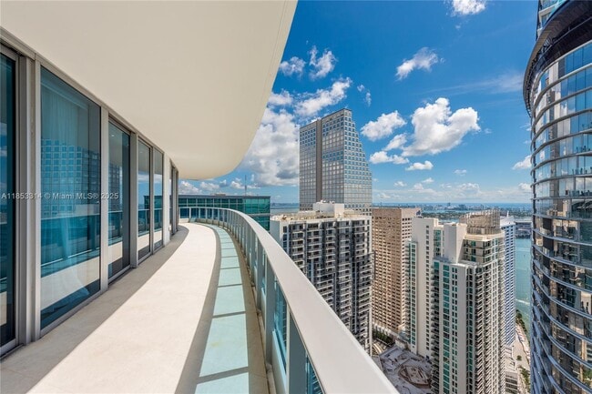 Building Photo - 200 Biscayne Blvd Way