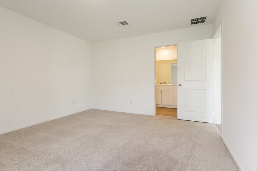 Building Photo - 16118 Hatton Dr