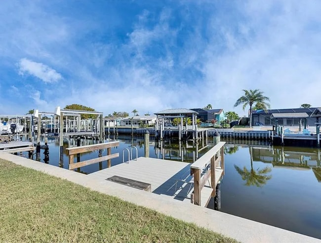 Building Photo - Apollo Beach Condo