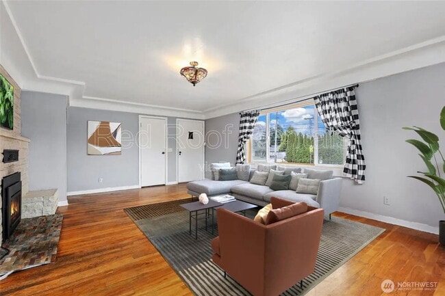 Building Photo - 1523 4th Ave NW