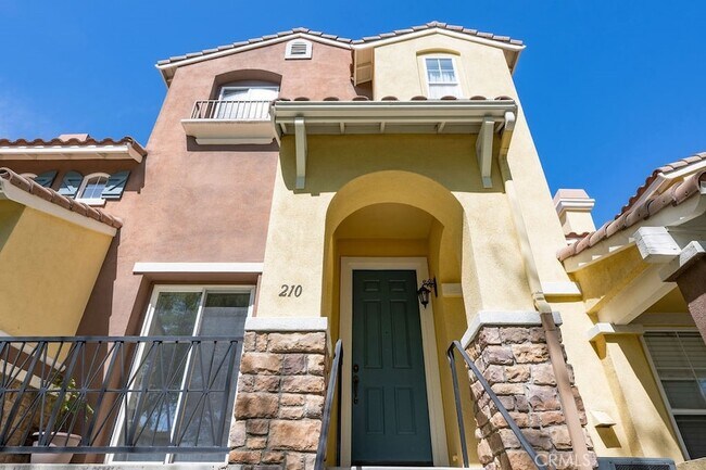 Building Photo - 210 Timberwood