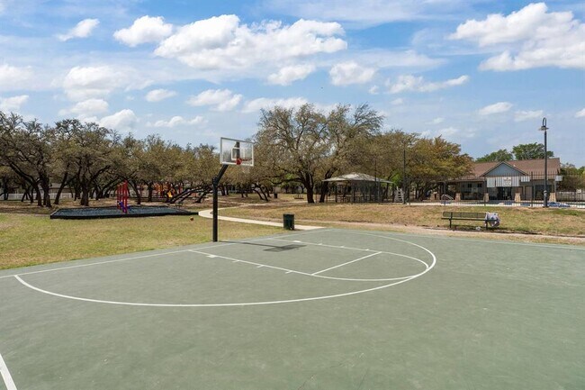 Building Photo - 5911 Steiner